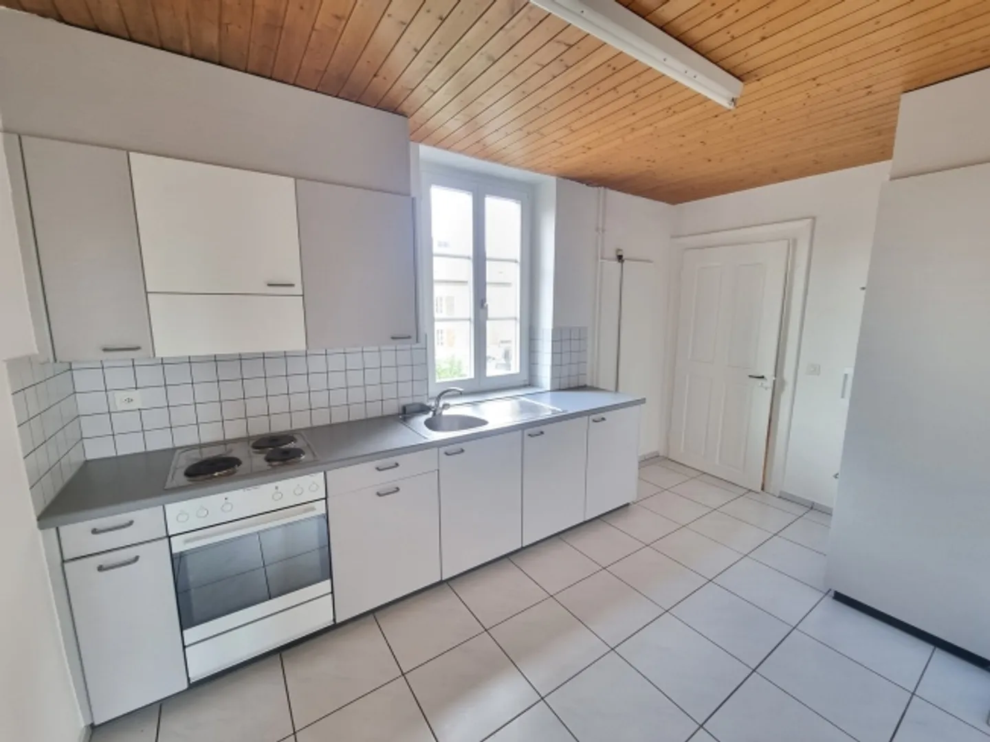 «Ici se termine votre recherche d'appartement!» - Photo 1 sur 4