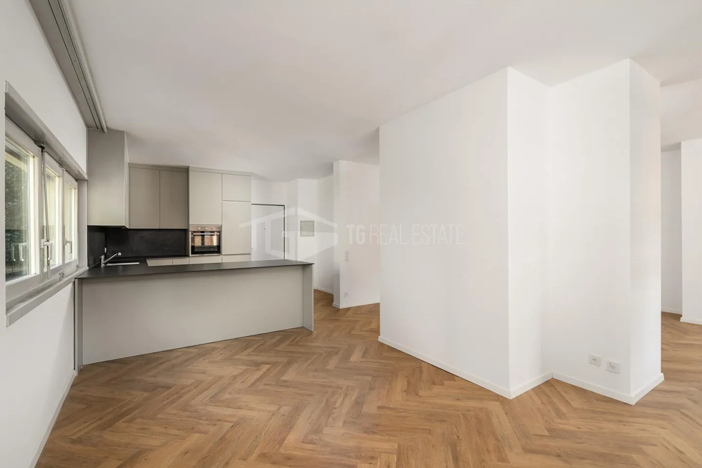 COZY 5.5-ROOM APARTMENT, IDEAL FOR FAMILIES - Photo 3 of 13