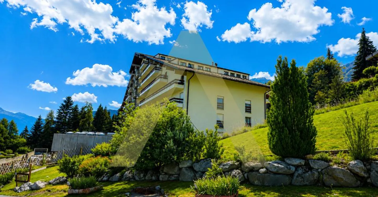 Cosy furnished apartment with loggia in a green setting - Photo 1 of 12