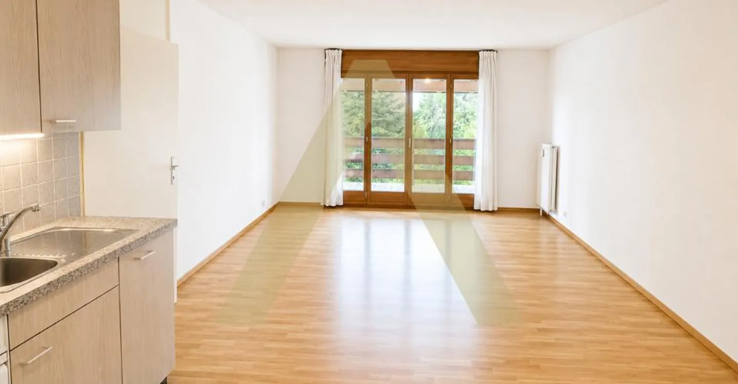 Cosy furnished apartment with loggia in a green setting - Photo 2 of 12