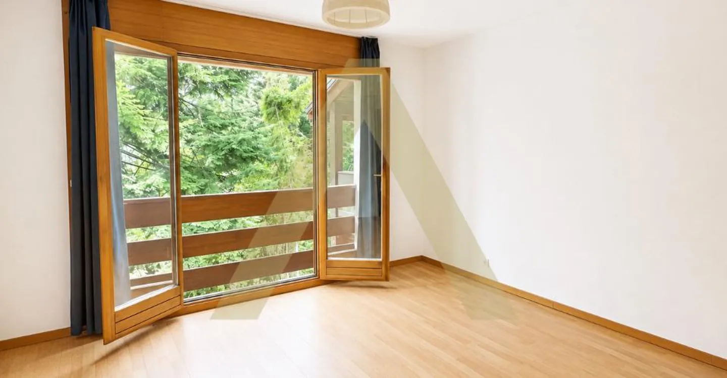 Cosy furnished apartment with loggia in a green setting - Photo 4 of 12