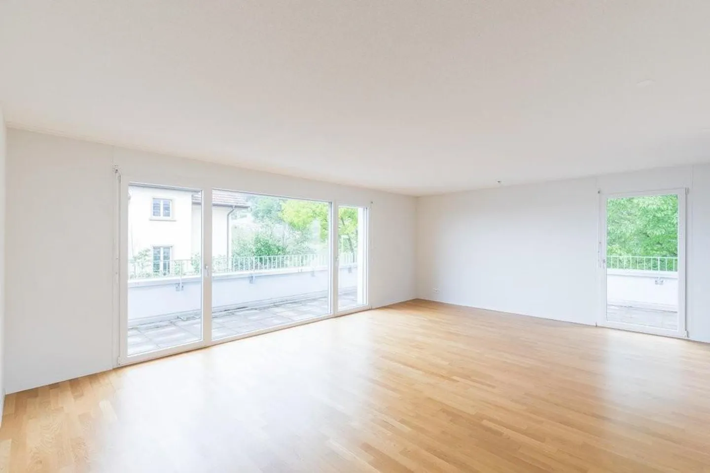 1x Free Net Rent - Penthouse Apartment Like Out of a Picture Book - Photo 2 of 9