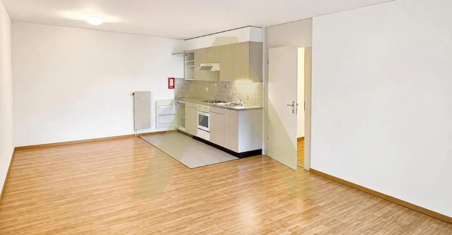 Cosy furnished apartment with loggia in a green setting - Photo 3 of 12
