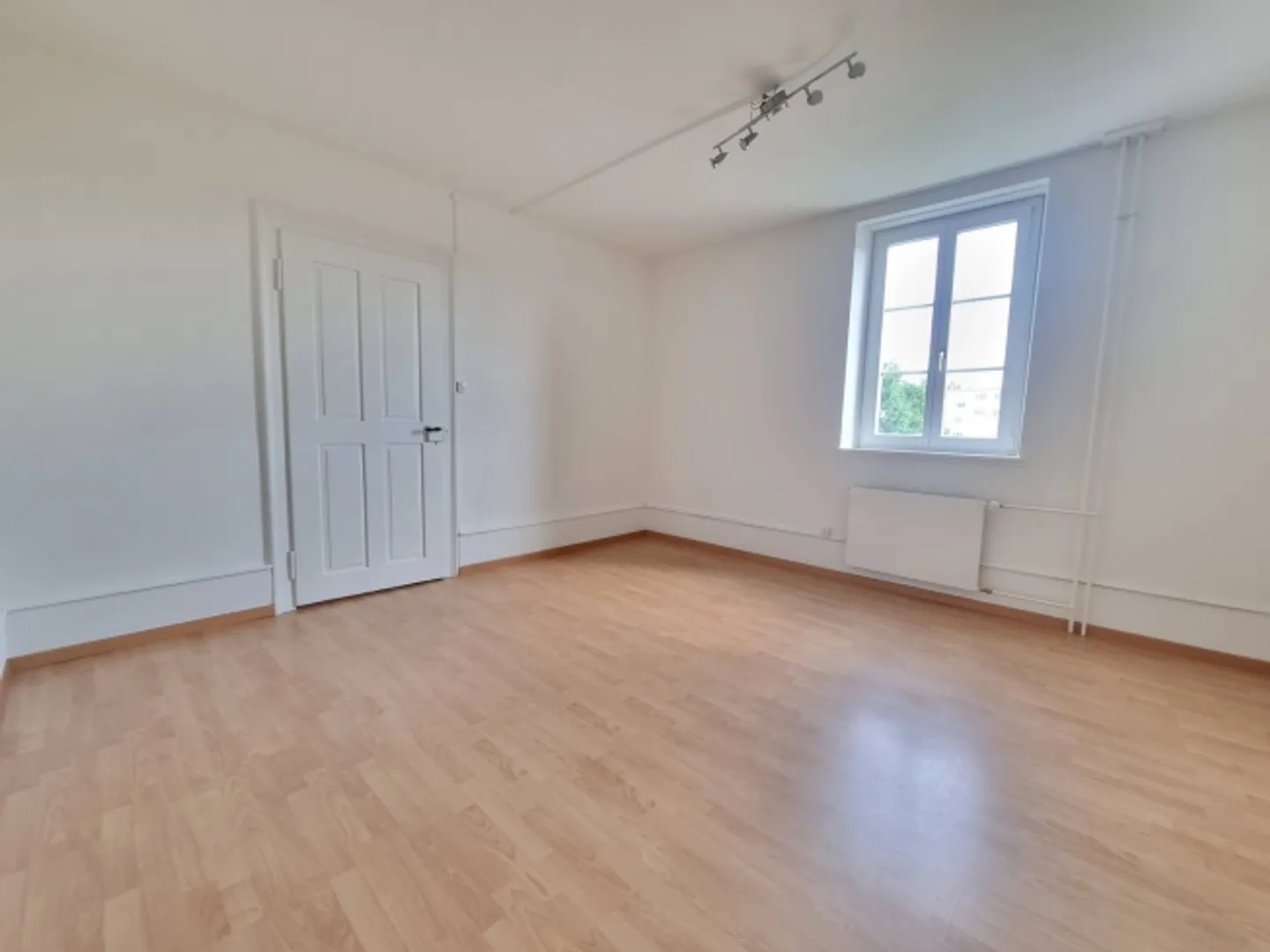 «Ici se termine votre recherche d'appartement!» - Photo 2 sur 4