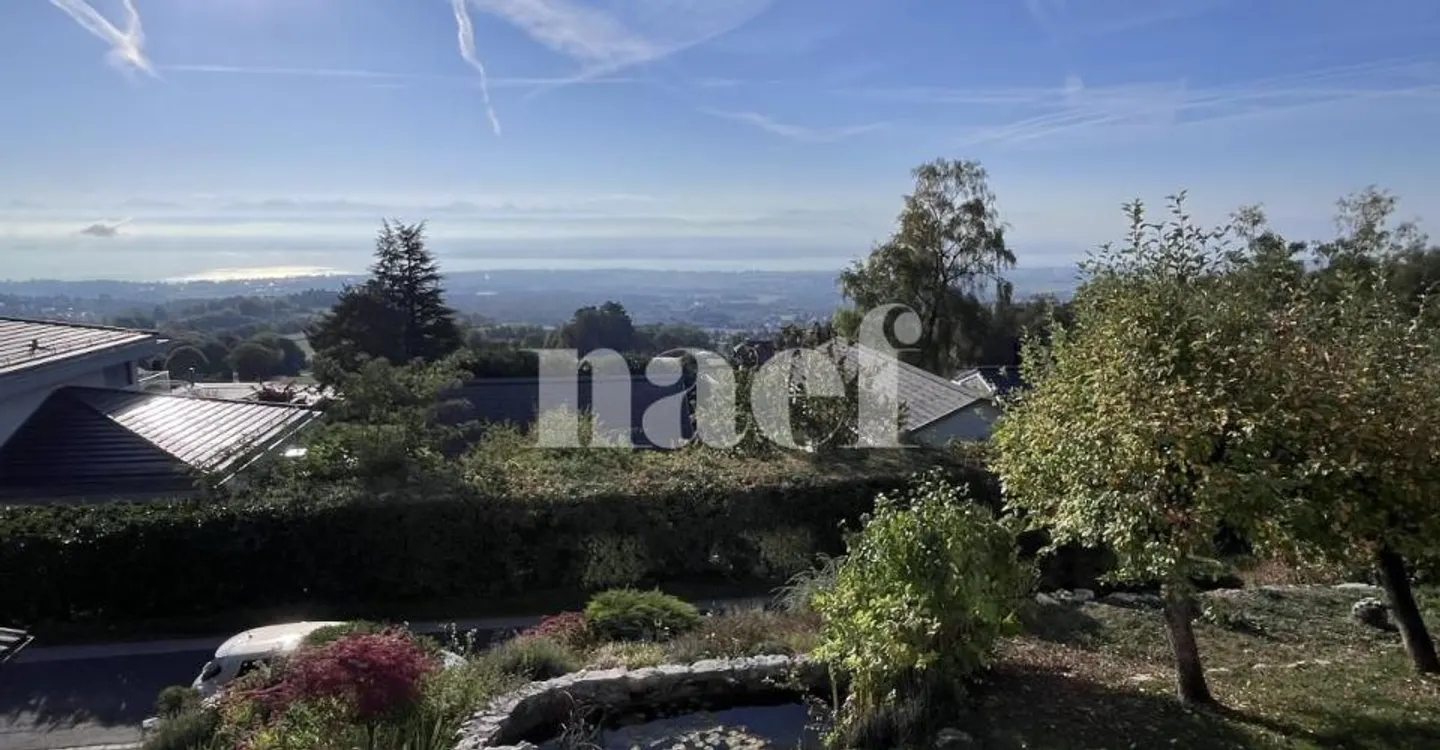 Bella casa indipendente di circa 180m2 con 6.5 stanze, giardino, jacuzzi e vista lago - Foto 1 di 12