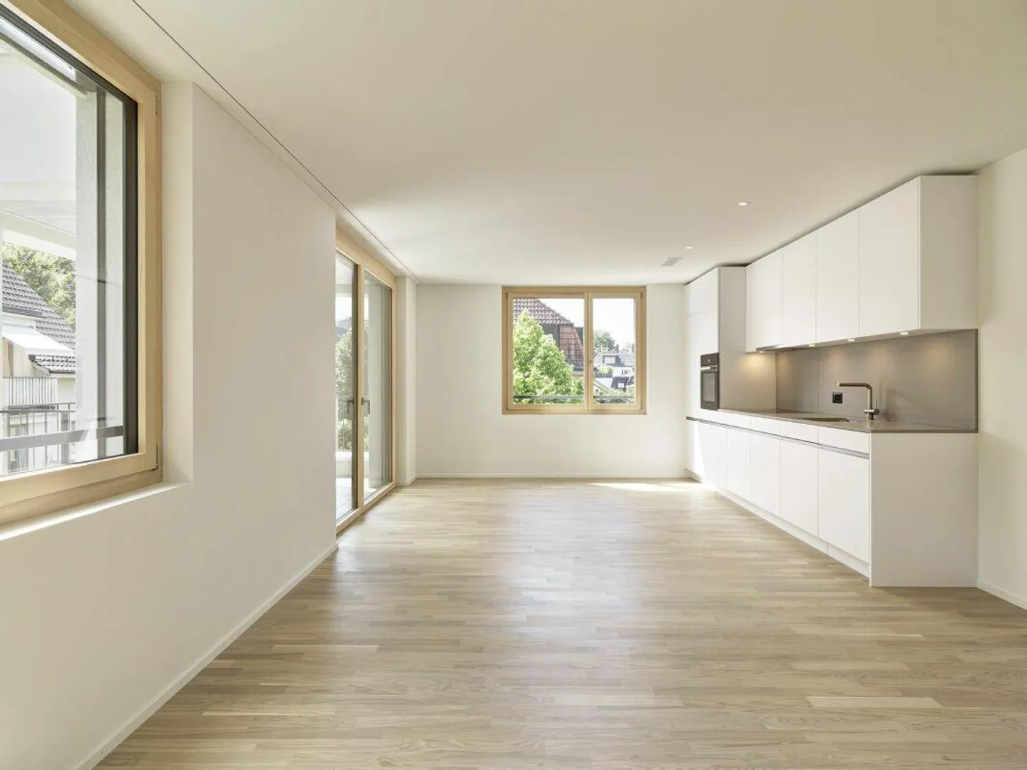 Modern 3.5-room apartment with two separate balconies - Photo 2 of 8