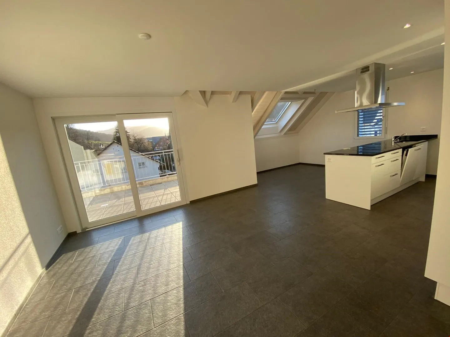 Moderno appartamento duplex di 4,5 locali con grande balcone - Foto 3 di 13