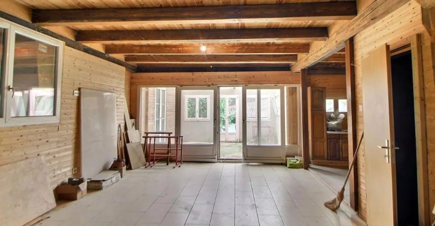 Dans corps de ferme: Grand appartement à finir de rénover - Photo 2 sur 9