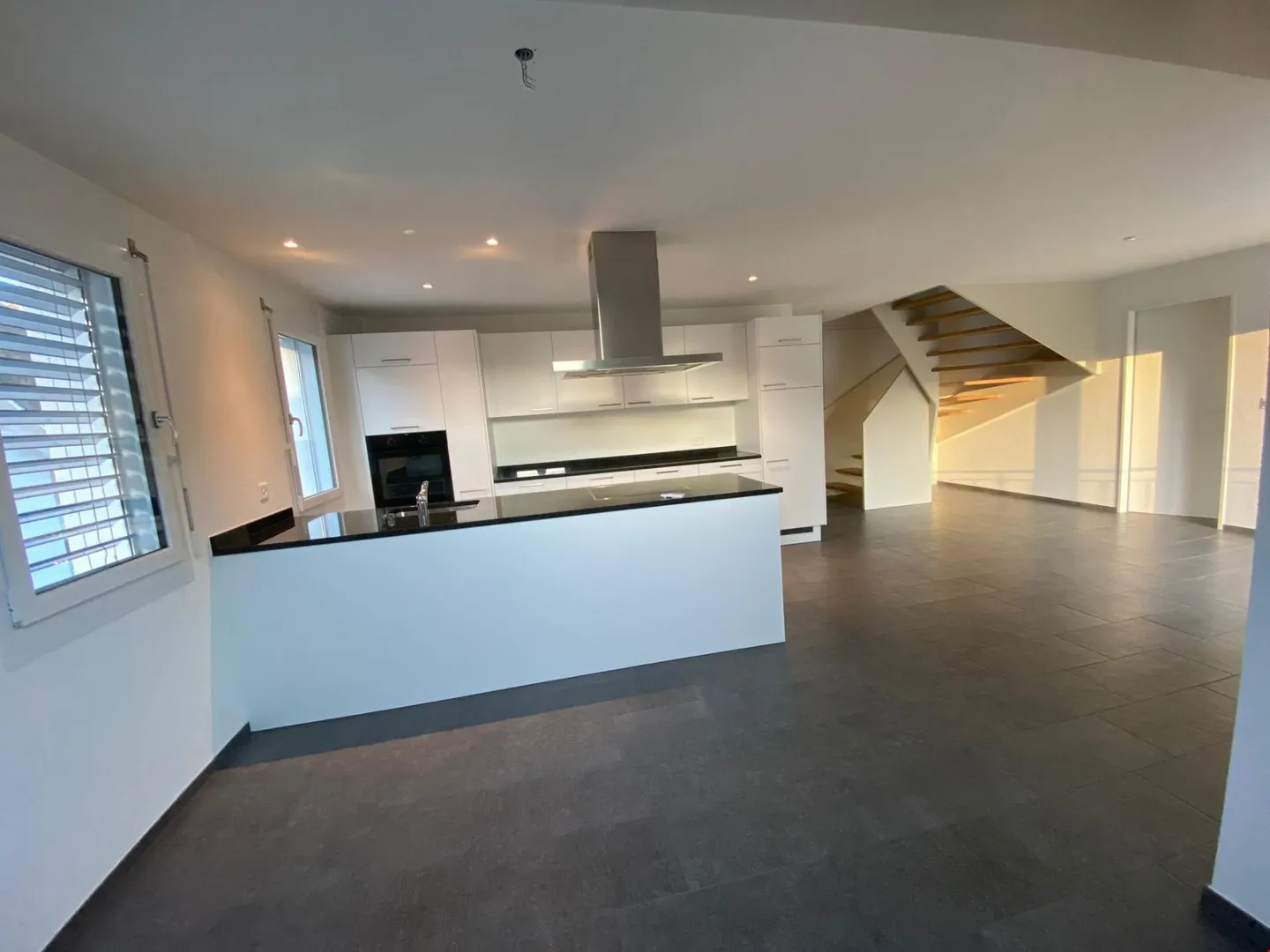 Moderno appartamento duplex di 4,5 locali con grande balcone - Foto 4 di 13