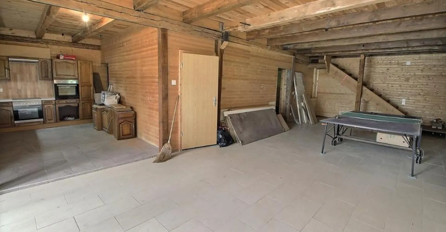 Dans corps de ferme: Grand appartement à finir de rénover - Photo 3 sur 9