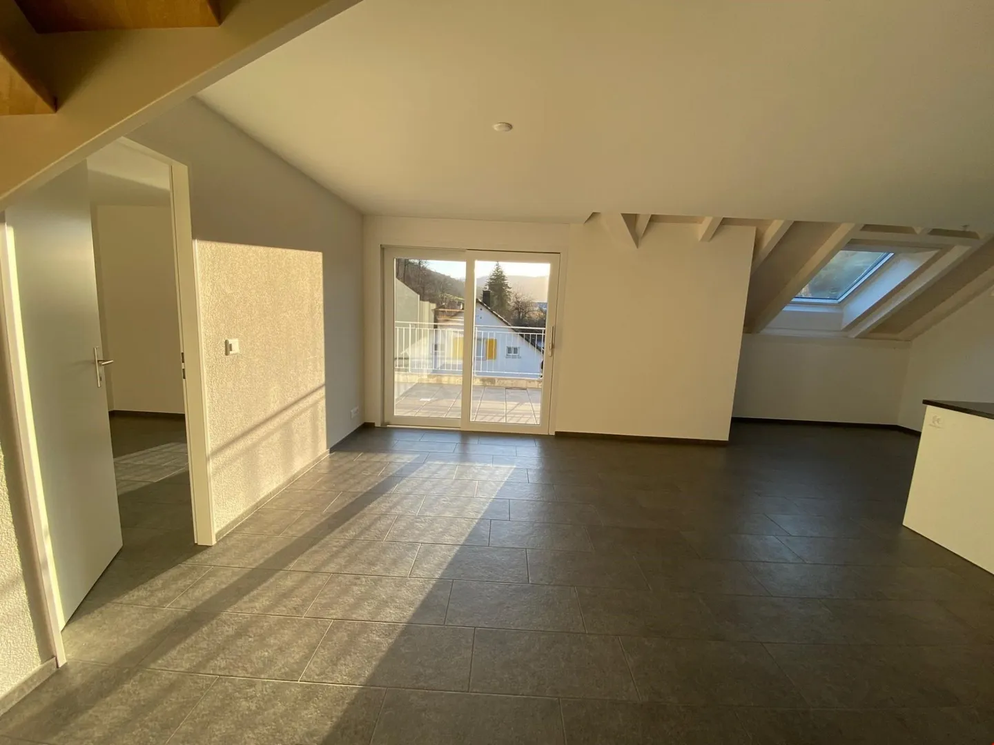Moderno appartamento duplex di 4,5 locali con grande balcone - Foto 6 di 13
