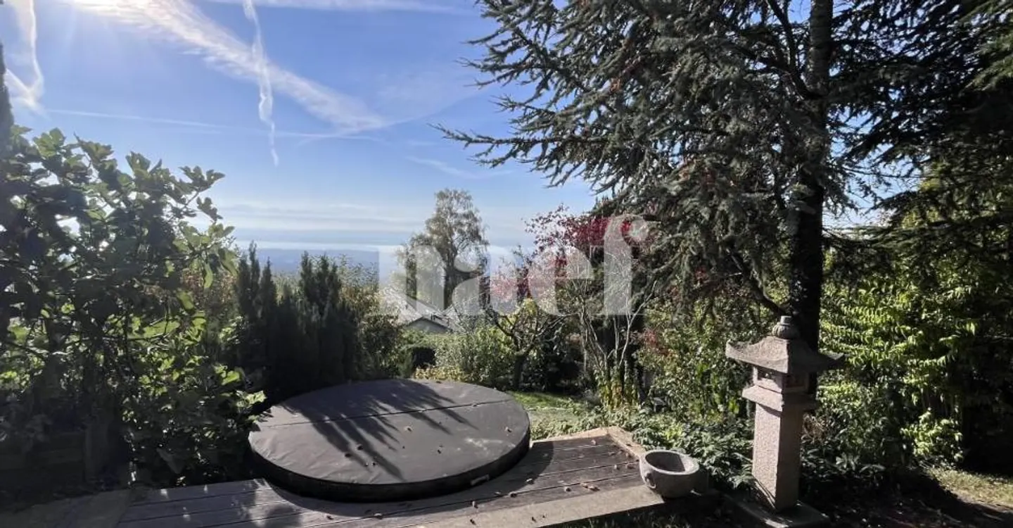 Bella casa indipendente di circa 180m2 con 6.5 stanze, giardino, jacuzzi e vista lago - Foto 2 di 12