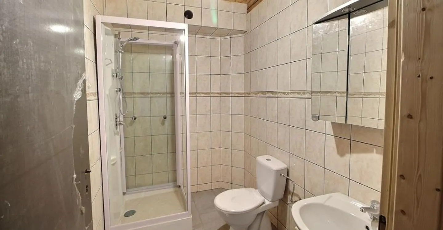 Dans corps de ferme: Grand appartement à finir de rénover - Photo 4 sur 9