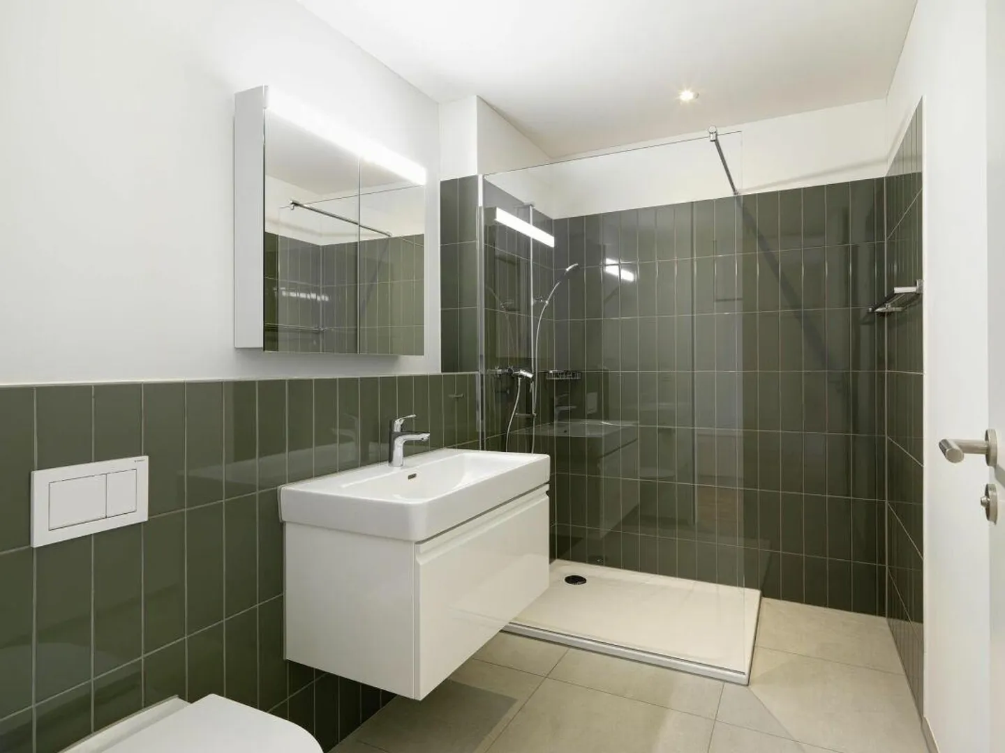 Modern 3.5-room apartment with two separate balconies - Photo 3 of 8