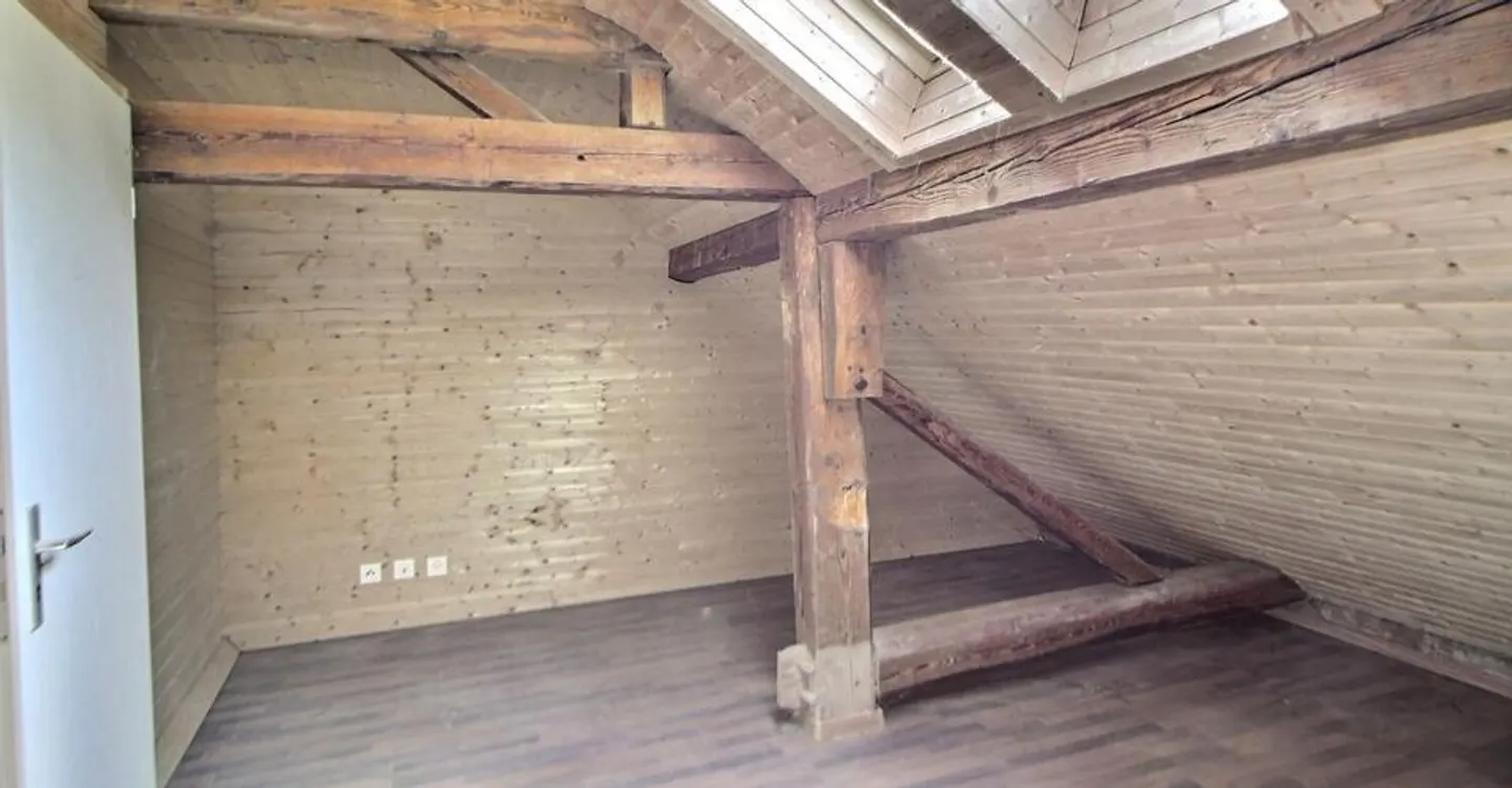 Dans corps de ferme: Grand appartement à finir de rénover - Photo 5 sur 9