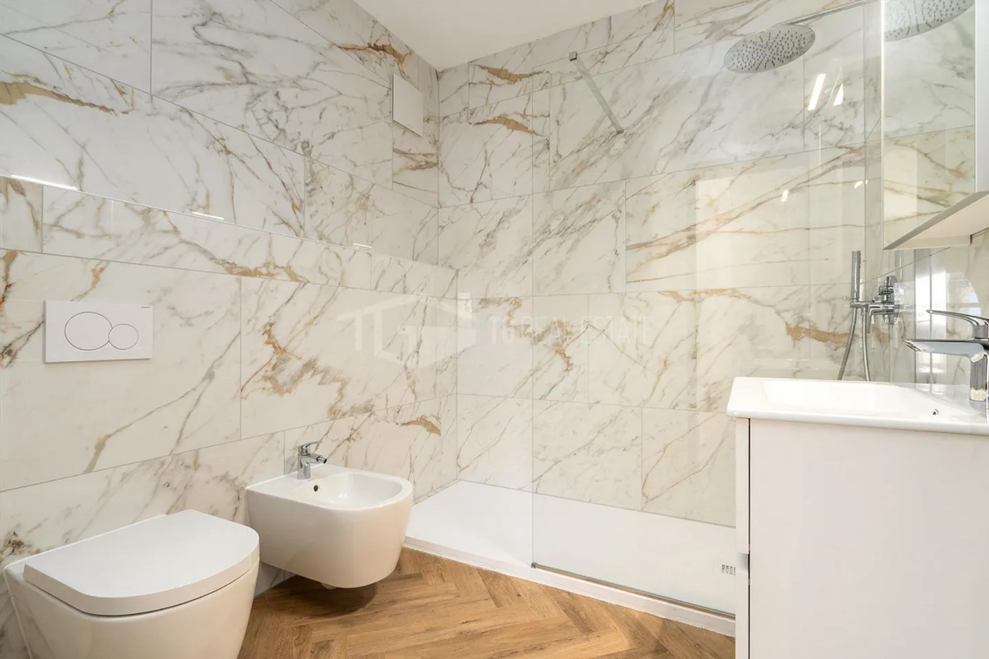 COZY 5.5-ROOM APARTMENT, IDEAL FOR FAMILIES - Photo 12 of 13