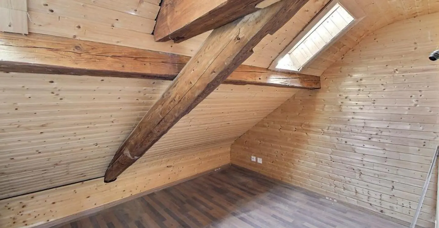 Dans corps de ferme: Grand appartement à finir de rénover - Photo 6 sur 9
