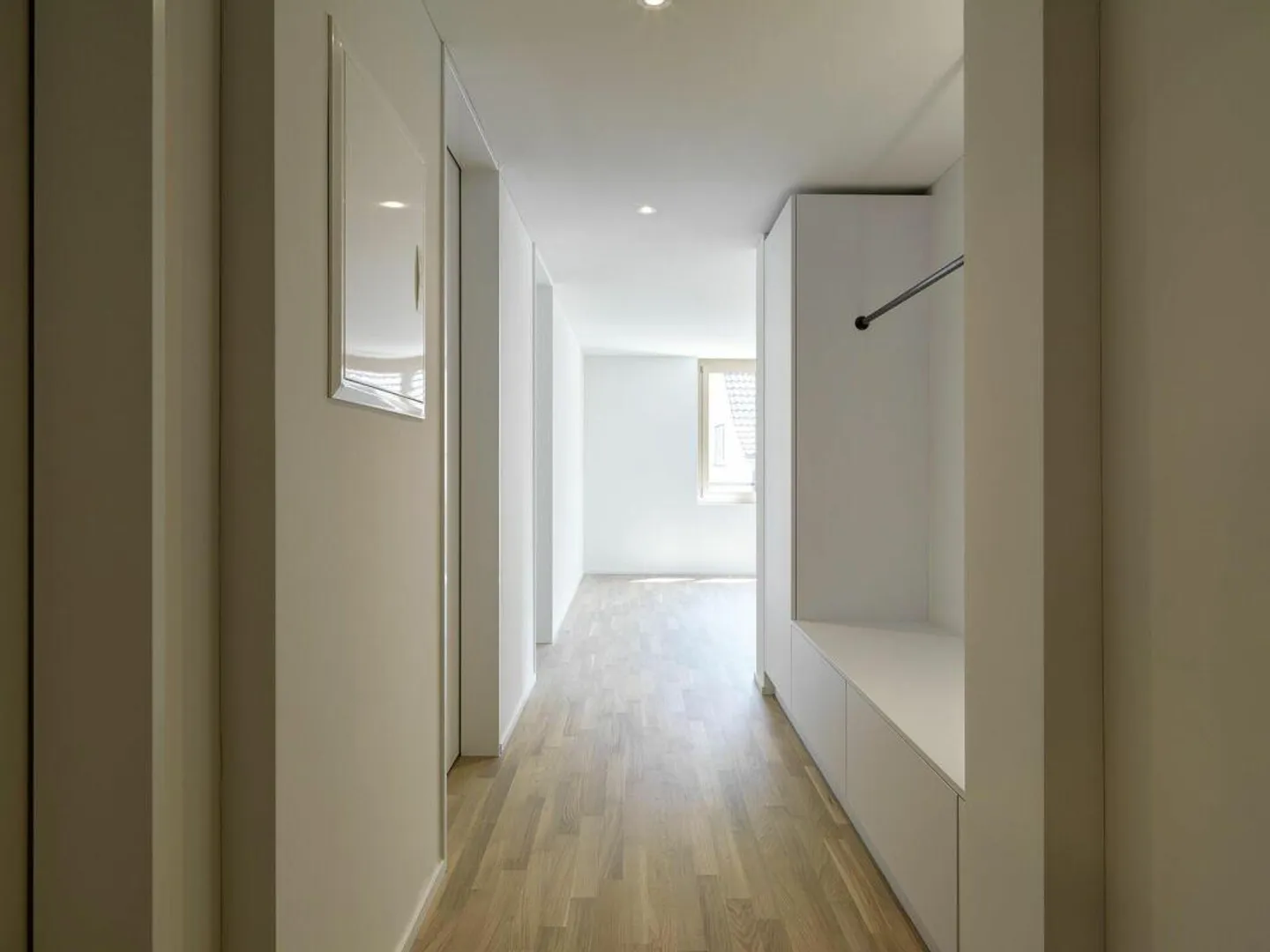 Modern 3.5-room apartment with two separate balconies - Photo 5 of 8