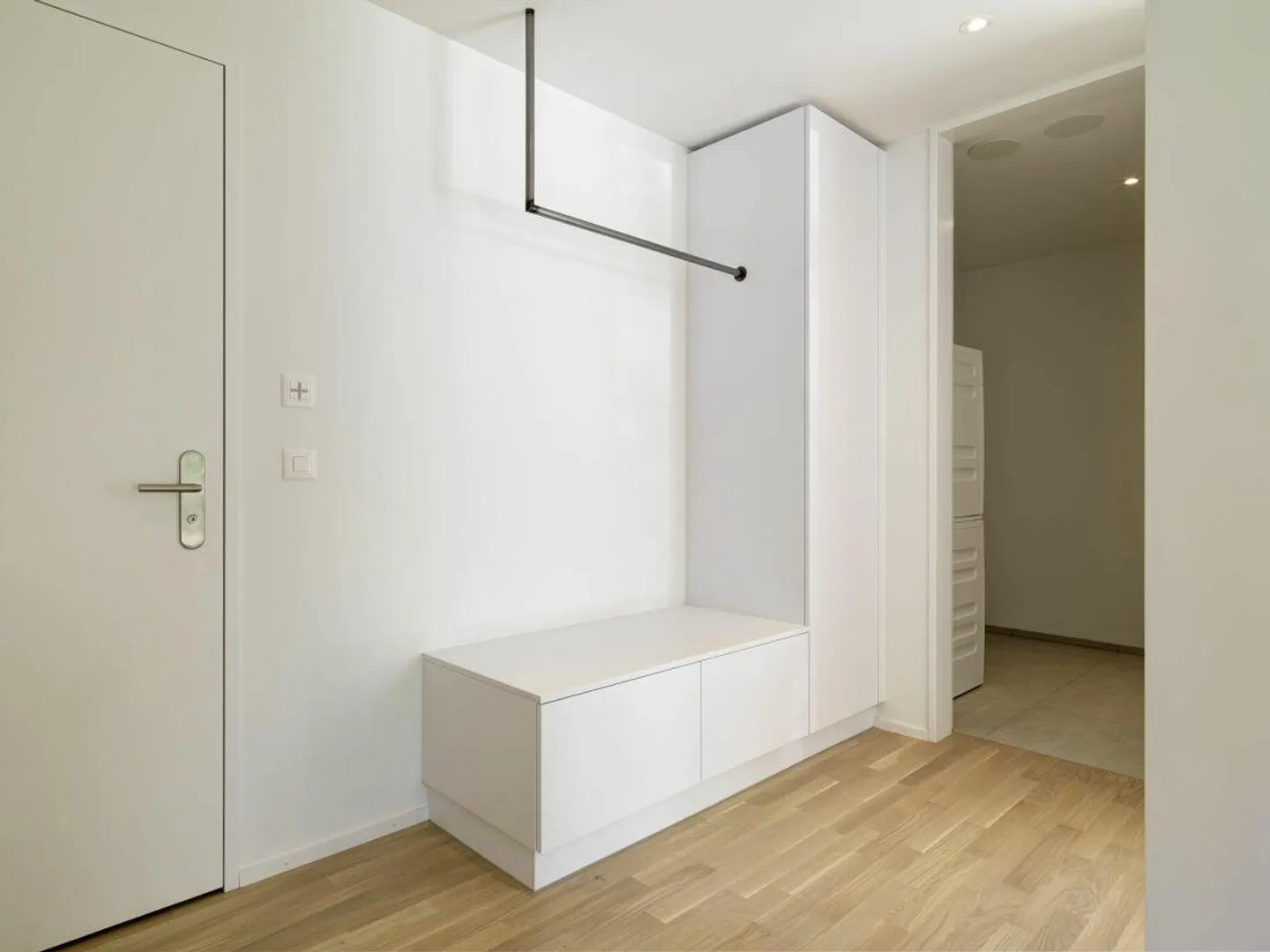 Modern 3.5-room apartment with two separate balconies - Photo 6 of 8