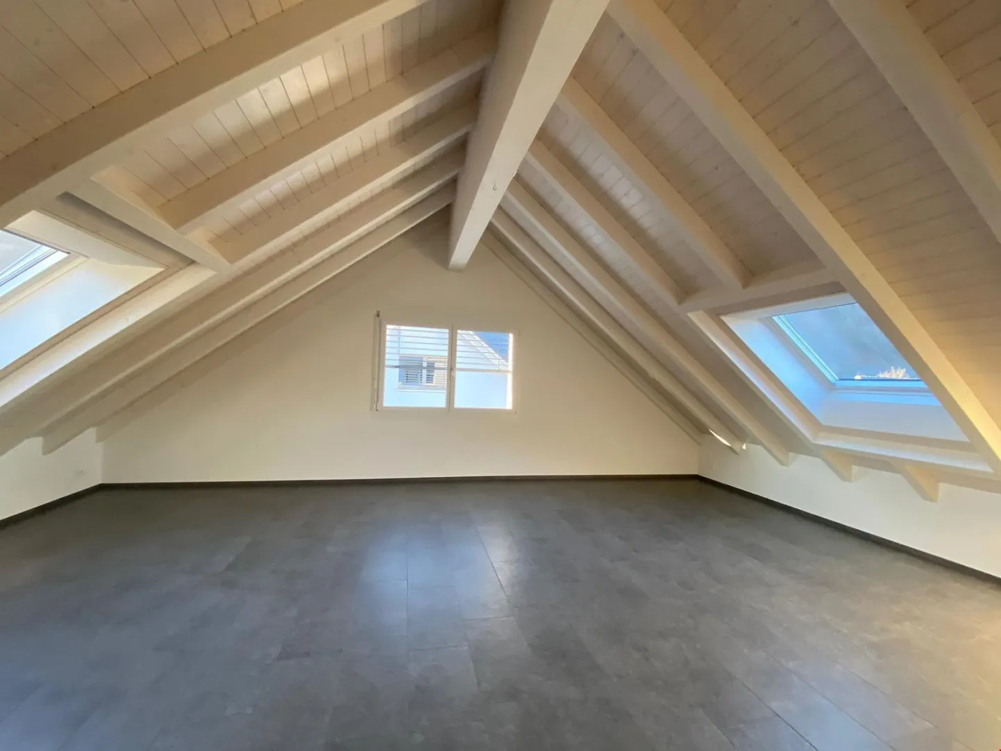 Moderno appartamento duplex di 4,5 locali con grande balcone - Foto 11 di 13