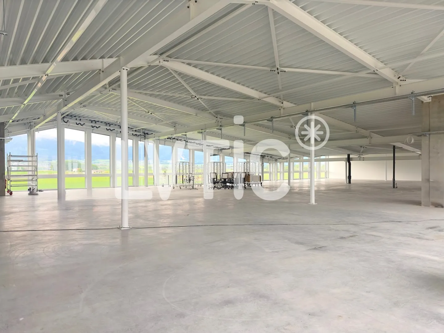 Workshop, lab of 800 m2 divisible from 300 m2 for rent in Chavornay - Photo 1 of 9