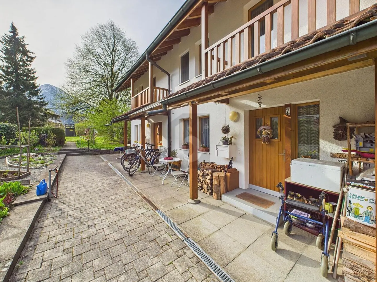 FAMILIENPARADIES MIT WINTERGARTEN UND BERGBLICK - Foto 1 von 6
