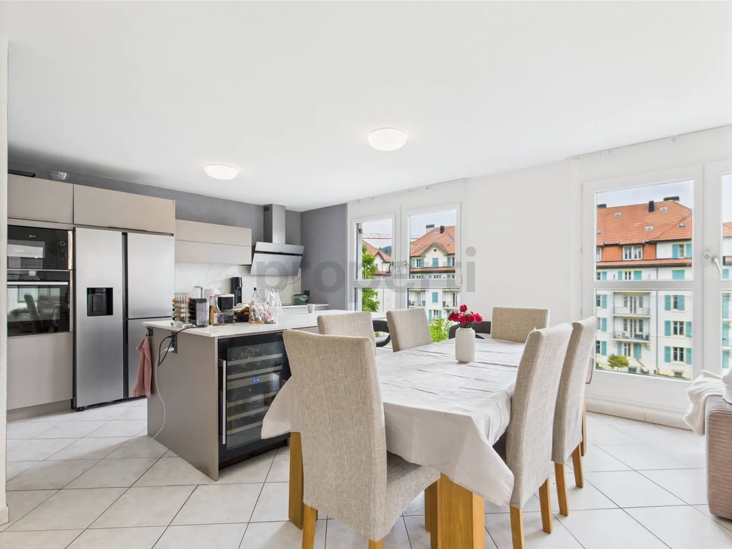 Comfort moderno per tutta la famiglia - Spazioso appartamento di 4,5 stanze in centro - Foto 2 di 8