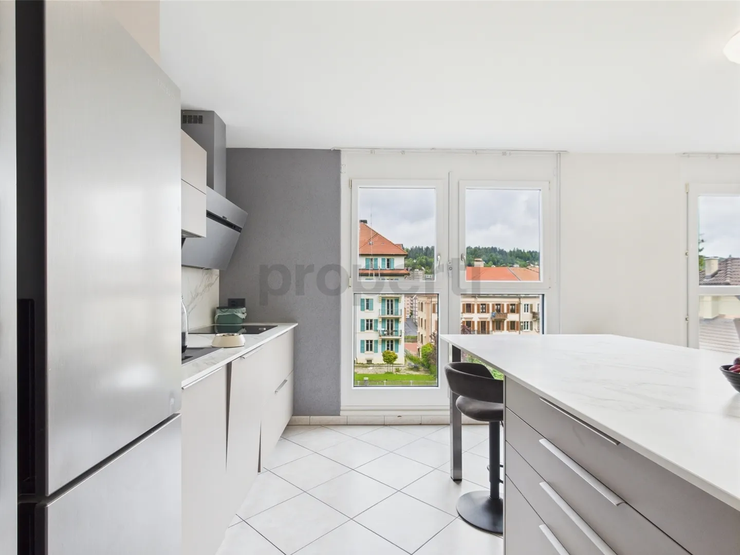 Comfort moderno per tutta la famiglia - Spazioso appartamento di 4,5 stanze in centro - Foto 4 di 8