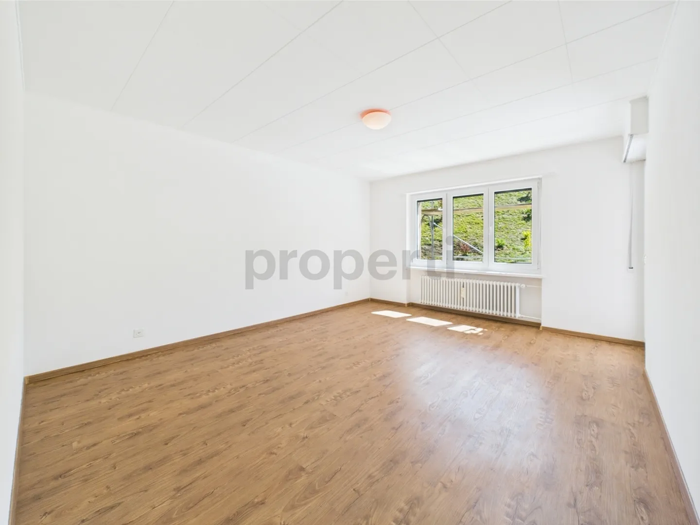 Moderne 4.5-Zimmer-Gartenwohnung mit 150m2 Garten zur Alleinnutzung - Foto 5 von 10
