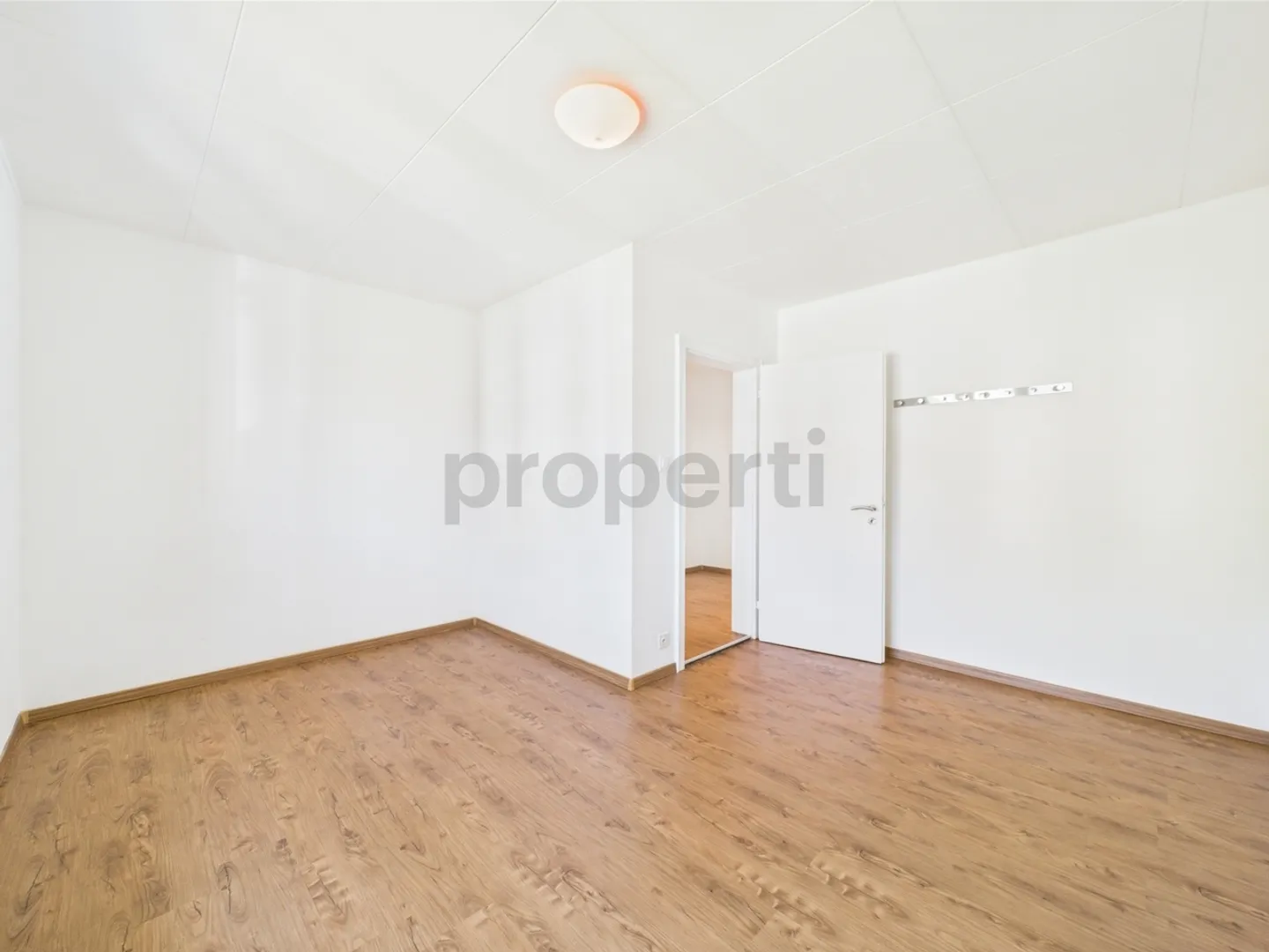 Moderne 4.5-Zimmer-Gartenwohnung mit 150m2 Garten zur Alleinnutzung - Foto 7 von 10