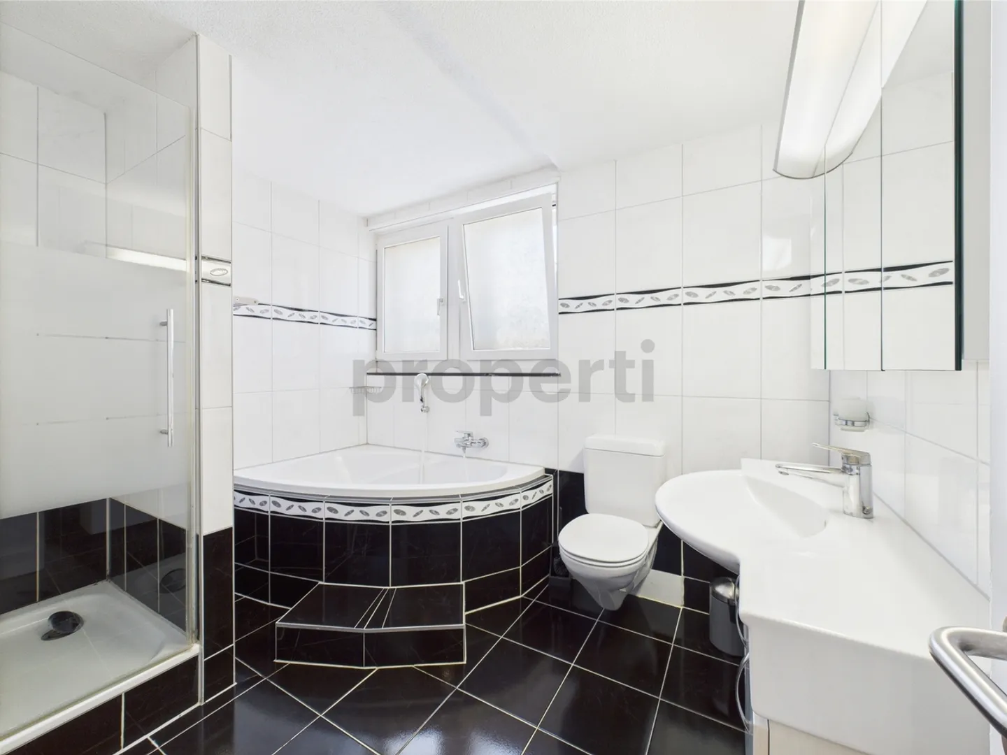 Moderne 4.5-Zimmer-Gartenwohnung mit 150m2 Garten zur Alleinnutzung - Foto 8 von 10