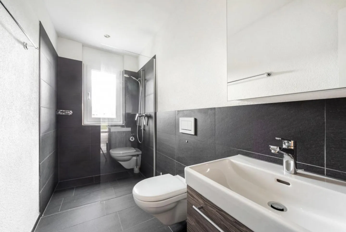 Appartement de jardin moderne de 5,5 pièces - Photo 2 sur 5