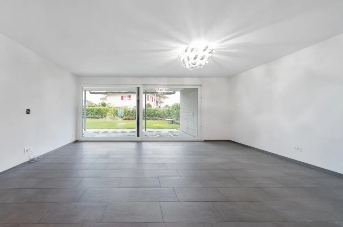 Appartement de jardin moderne de 5,5 pièces - Photo 3 sur 5