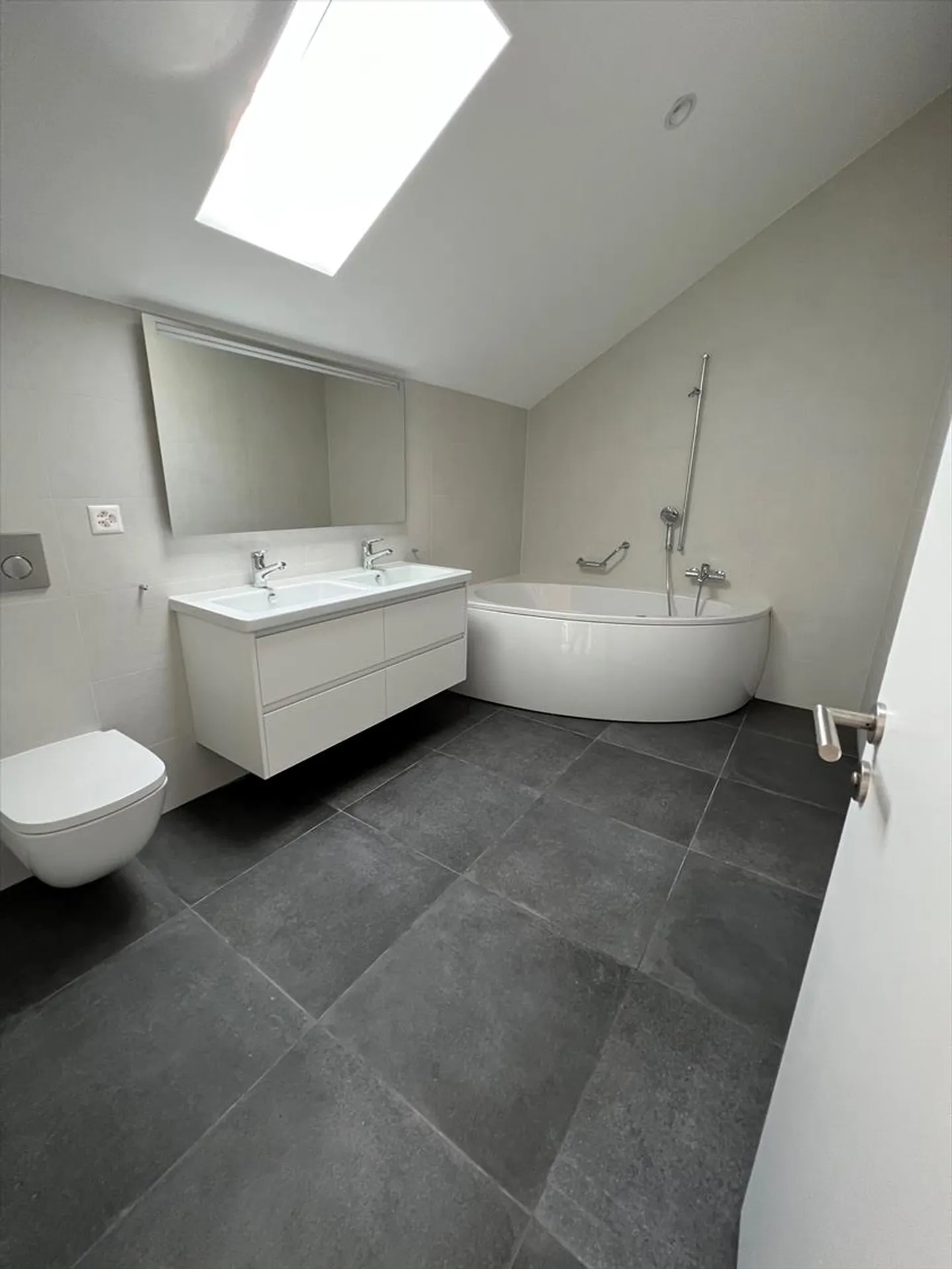 New high-end construction, magnificent 5.5-room duplex apartment - Photo 11 of 13