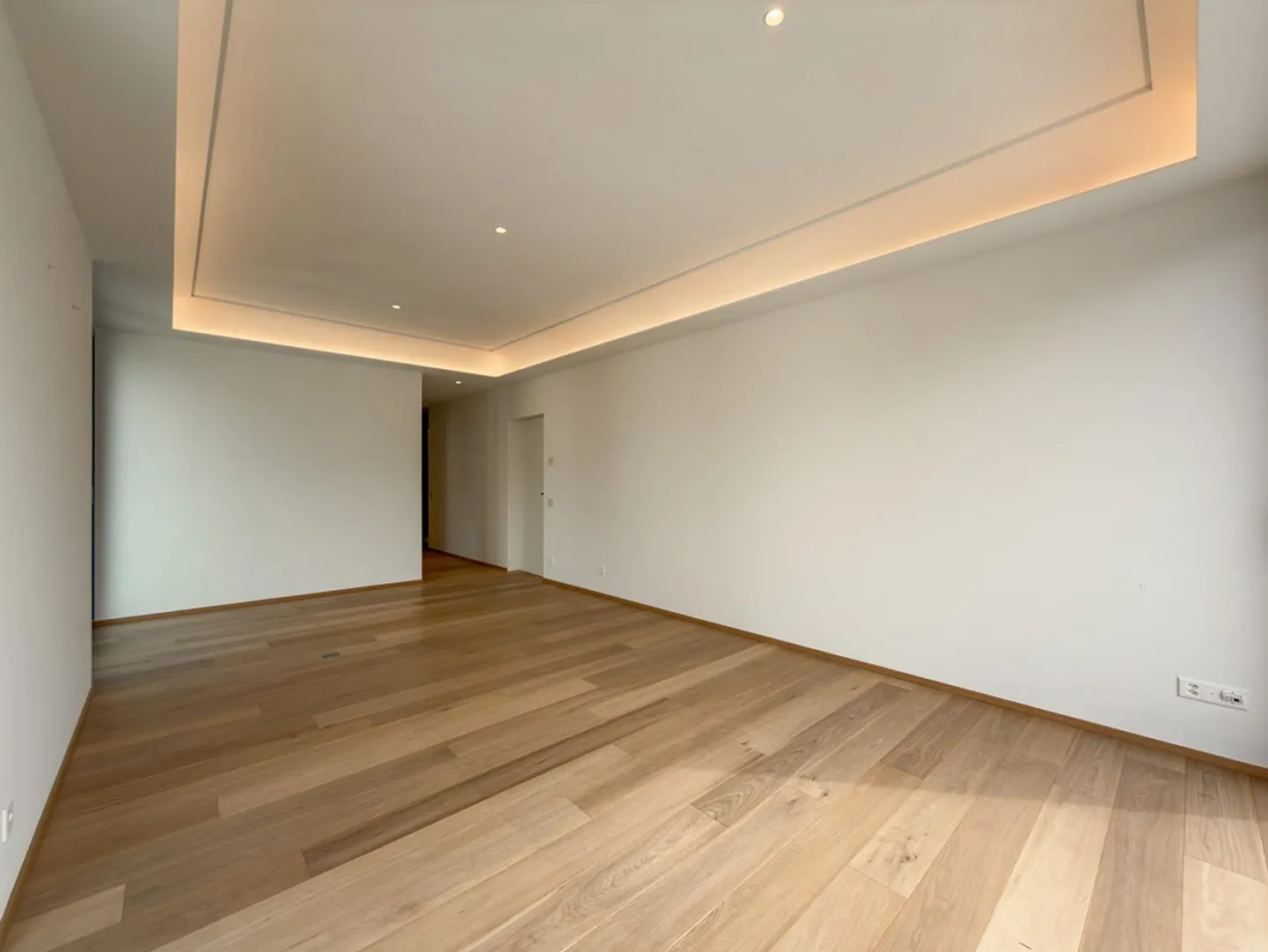 Ampio attico con vista lago - Foto 5 di 15