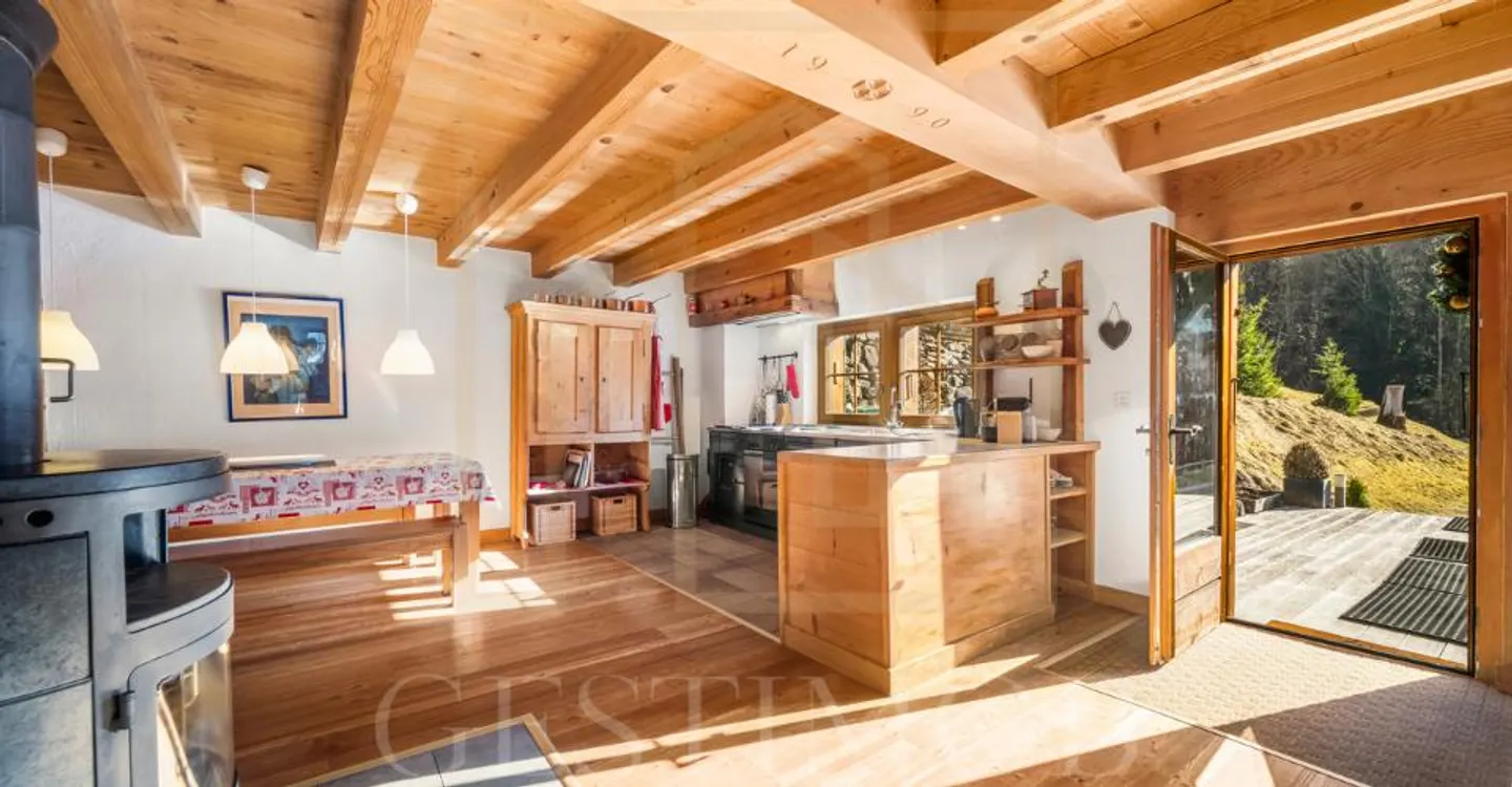 Calma e viste libere – Chalet autentico e grande potenziale - Foto 2 di 12