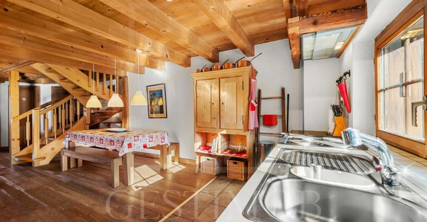 Calma e viste libere – Chalet autentico e grande potenziale - Foto 5 di 12
