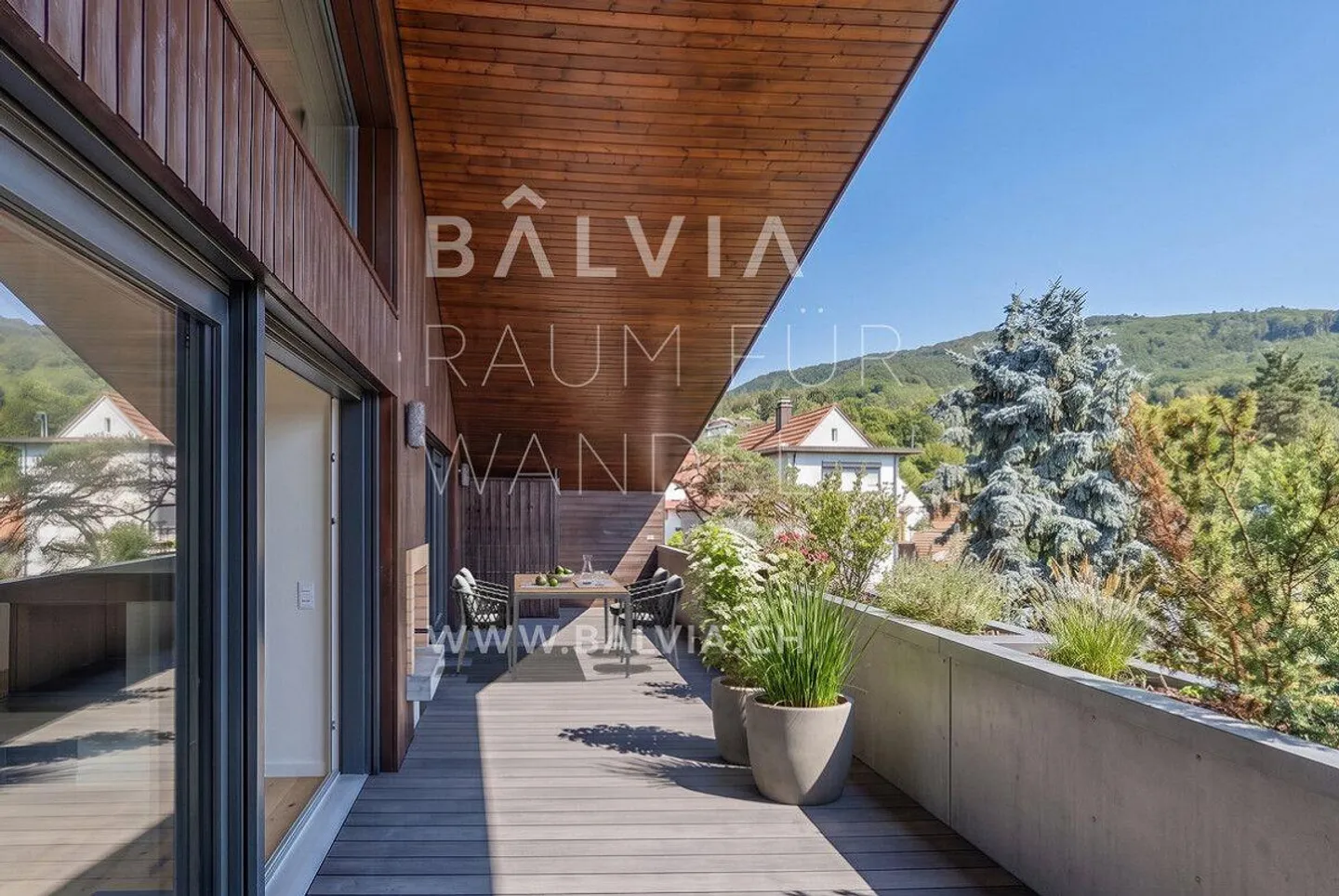 Geräumige Dachwohnung mit Terrasse - Foto 1 von 8