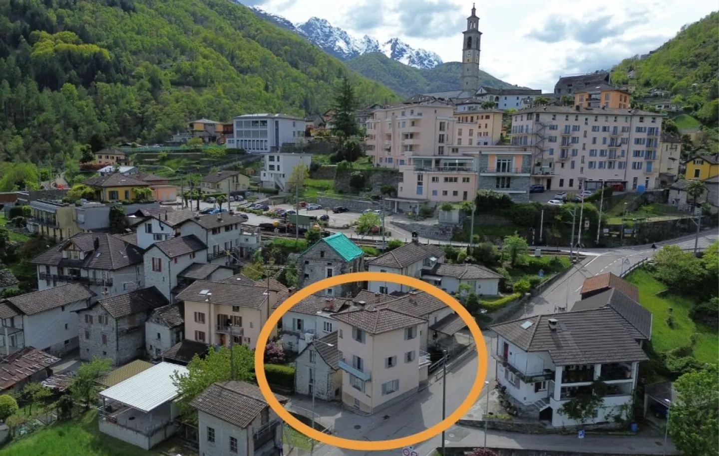 4.5-Room House + Rustico for Renovation, with Garden and Parking Spaces - Photo 1 of 7