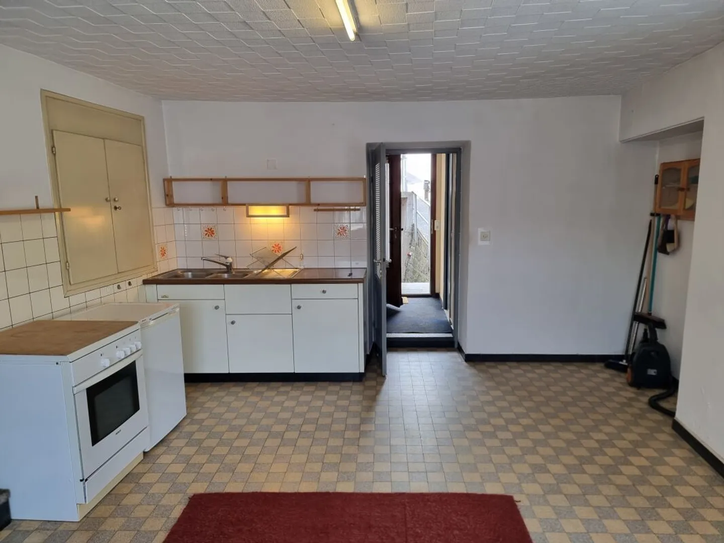 4.5-Room House + Rustico for Renovation, with Garden and Parking Spaces - Photo 4 of 7