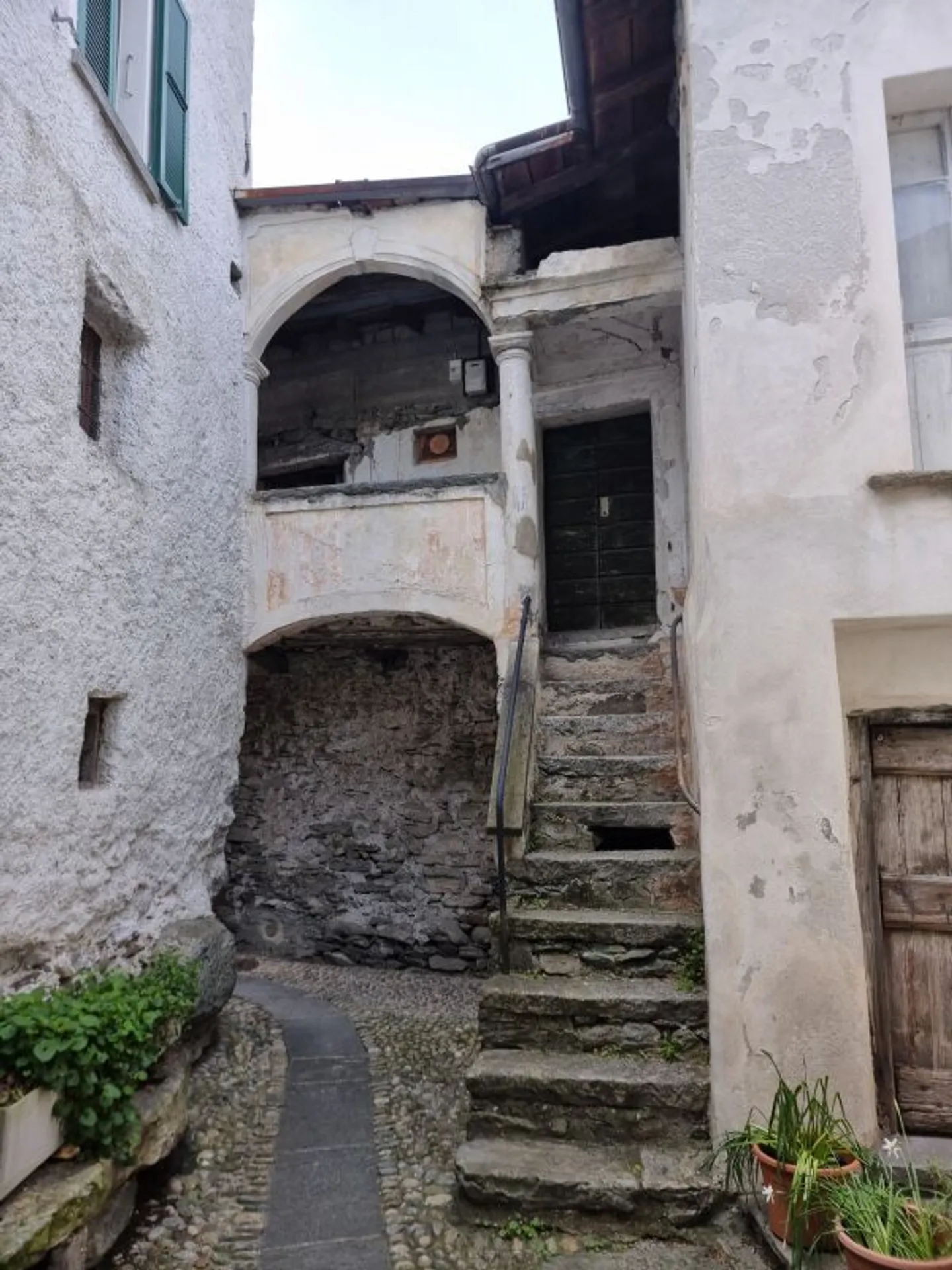 4.5-Room House + Rustico for Renovation, with Garden and Parking Spaces - Photo 6 of 7