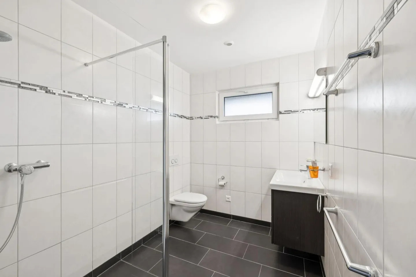 Maison individuelle Minergie AAA lumineuse avec vue dégagée - Photo 6 sur 13