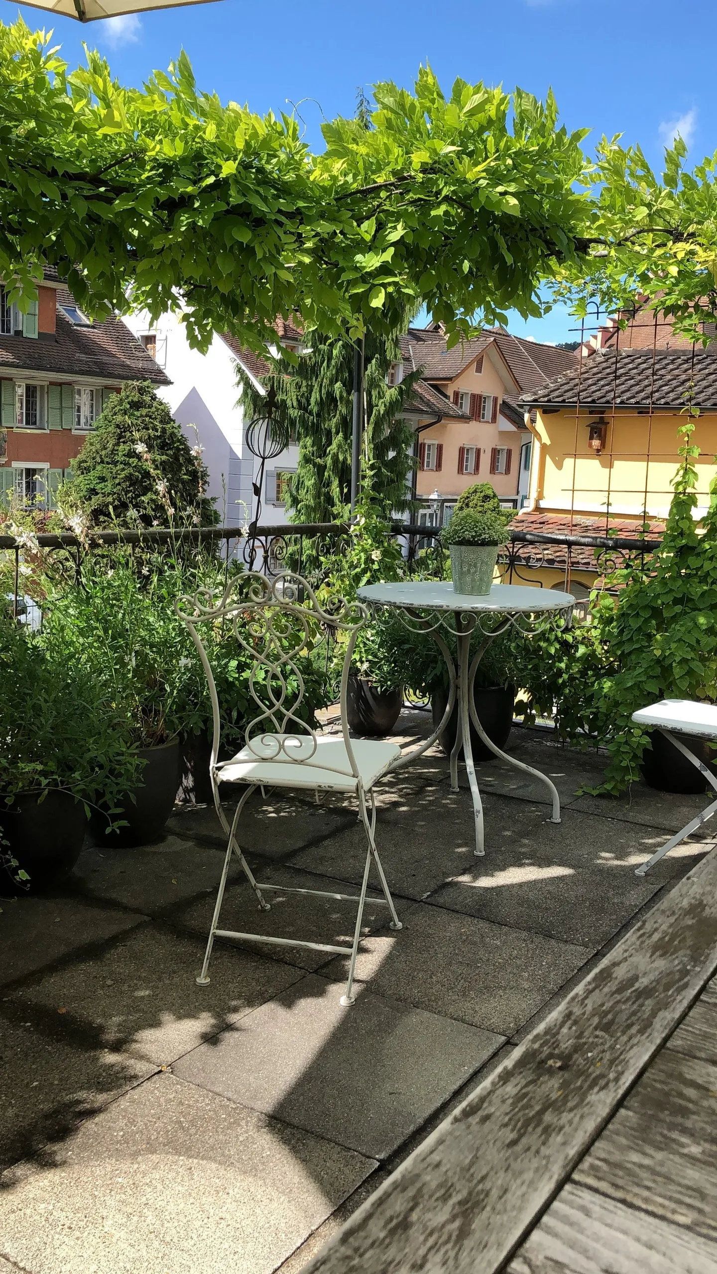 Charming 3.5-room apartment with balcony and fireplace in Beromünster - Photo 2 of 7