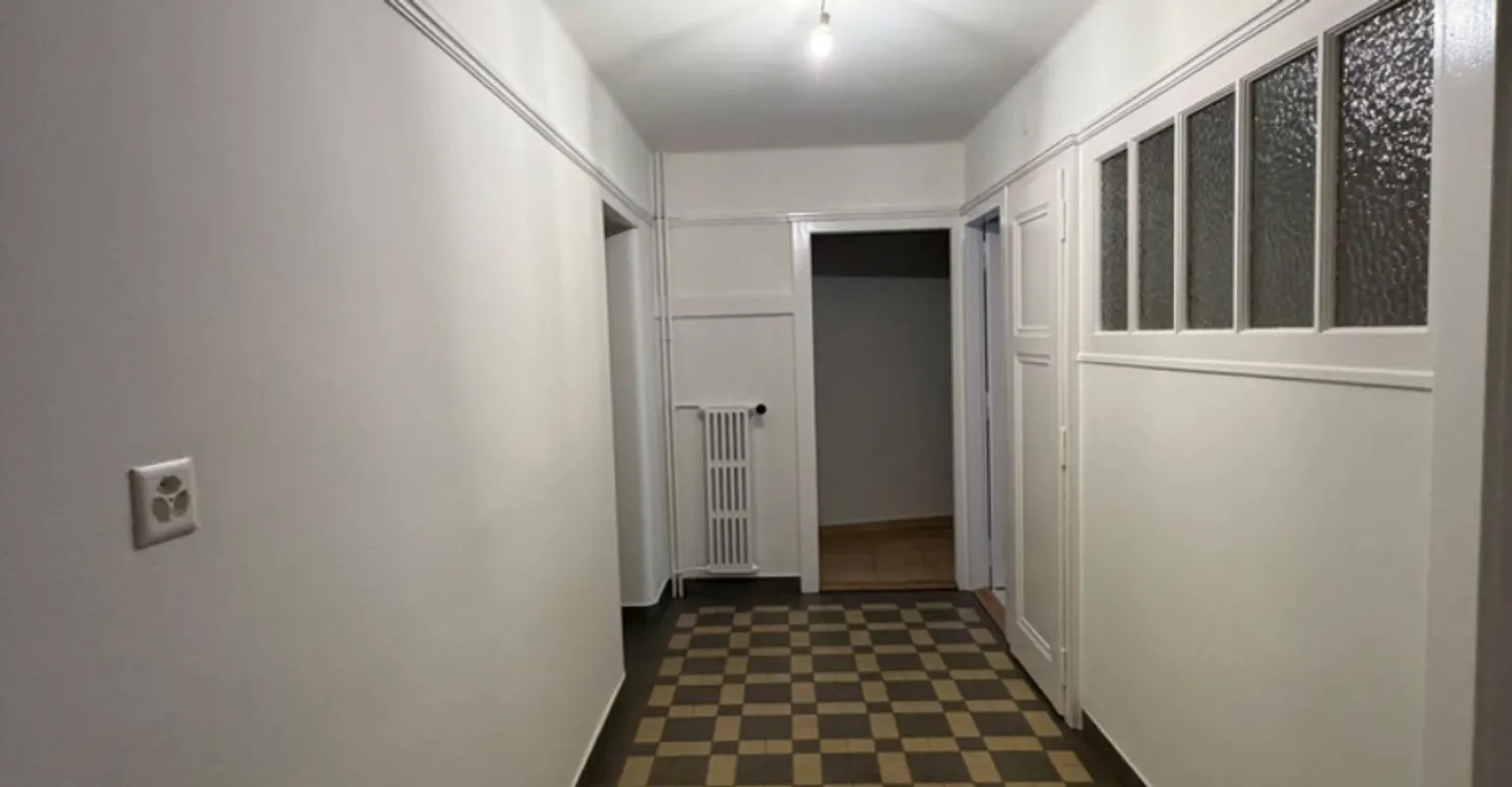 Beautiful 3-room apartment on the 3rd floor in the heart of Lausanne - Photo 2 of 7
