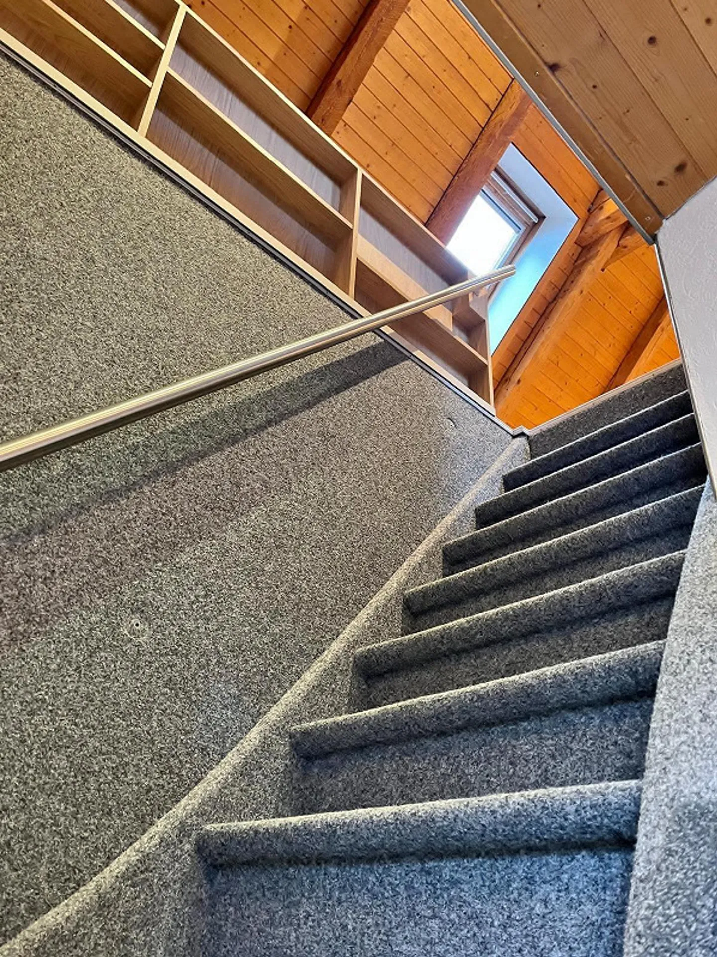 Appartamento mansardato ristrutturato con 2 camere - Foto 2 di 13