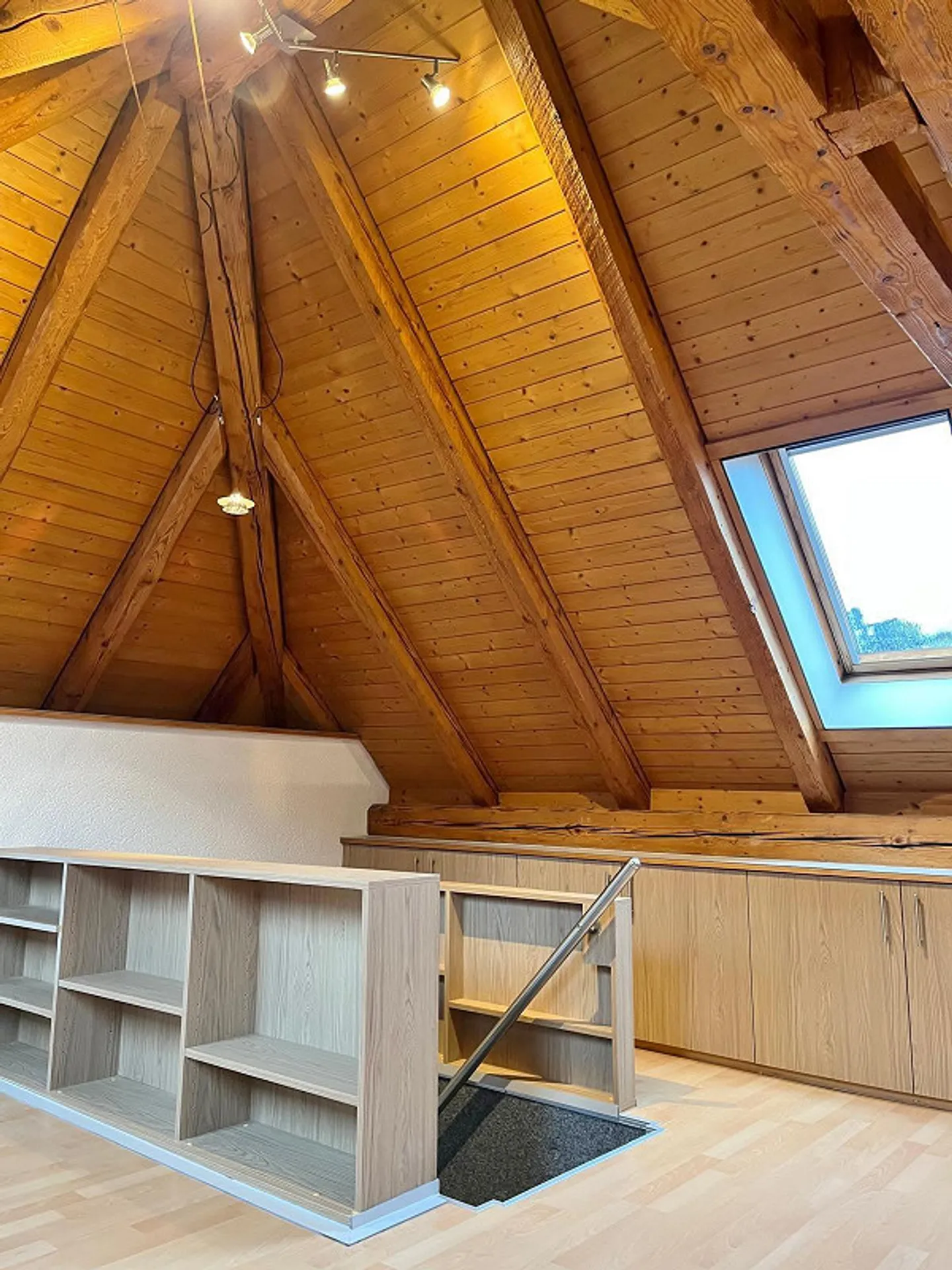 Appartamento mansardato ristrutturato con 2 camere - Foto 6 di 13