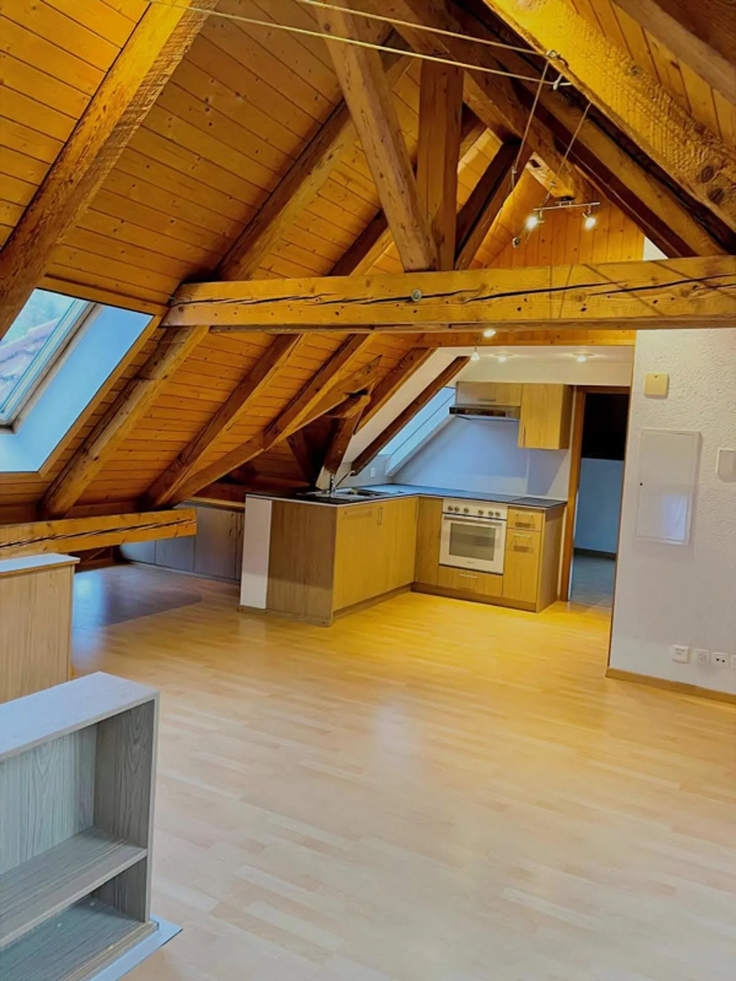 Appartamento mansardato ristrutturato con 2 camere - Foto 5 di 13