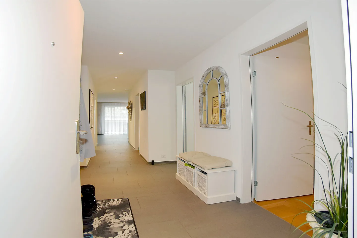 TOP OFFER in popular Niederweningen - Photo 3 of 12