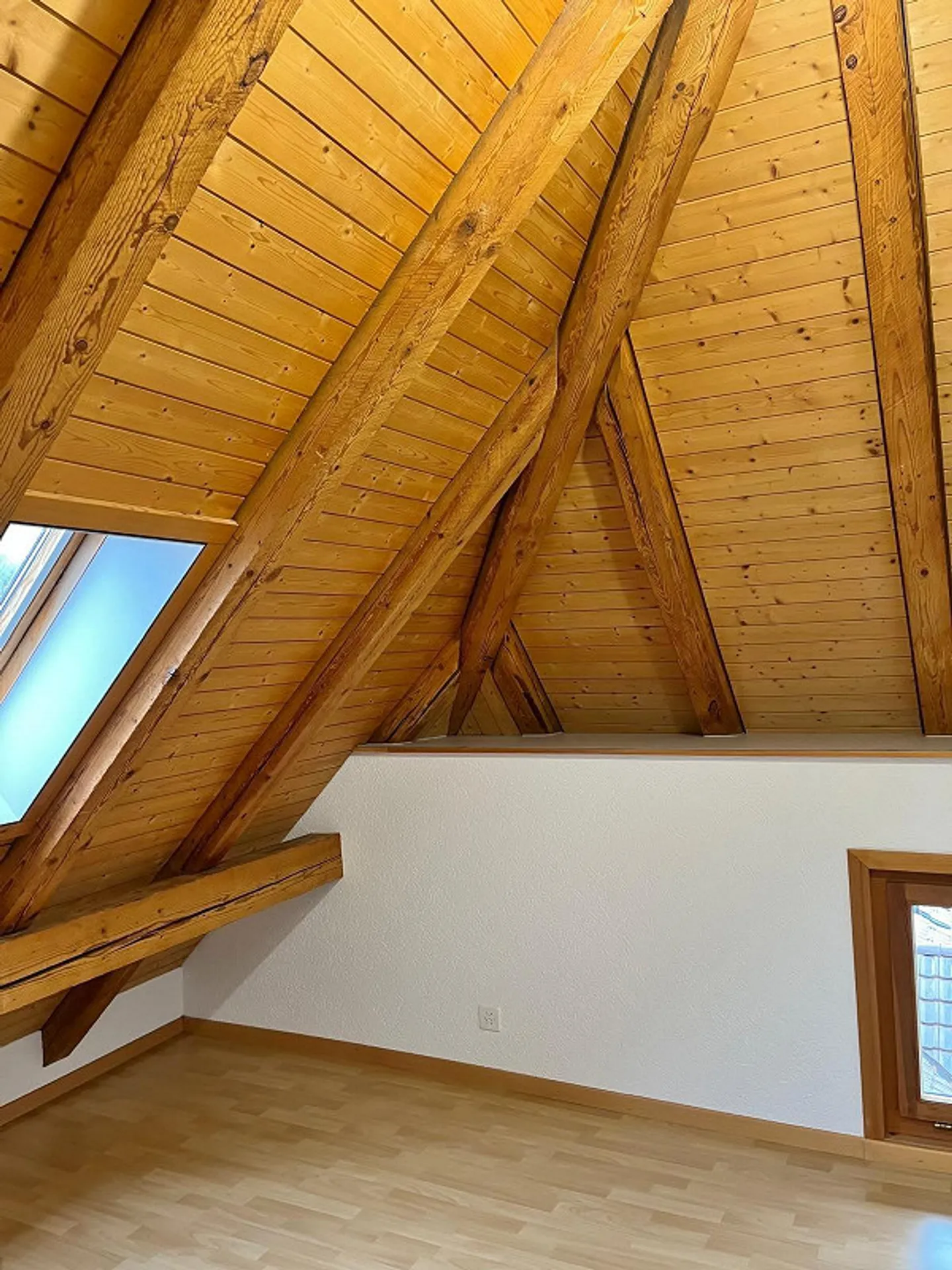 Appartamento mansardato ristrutturato con 2 camere - Foto 12 di 13