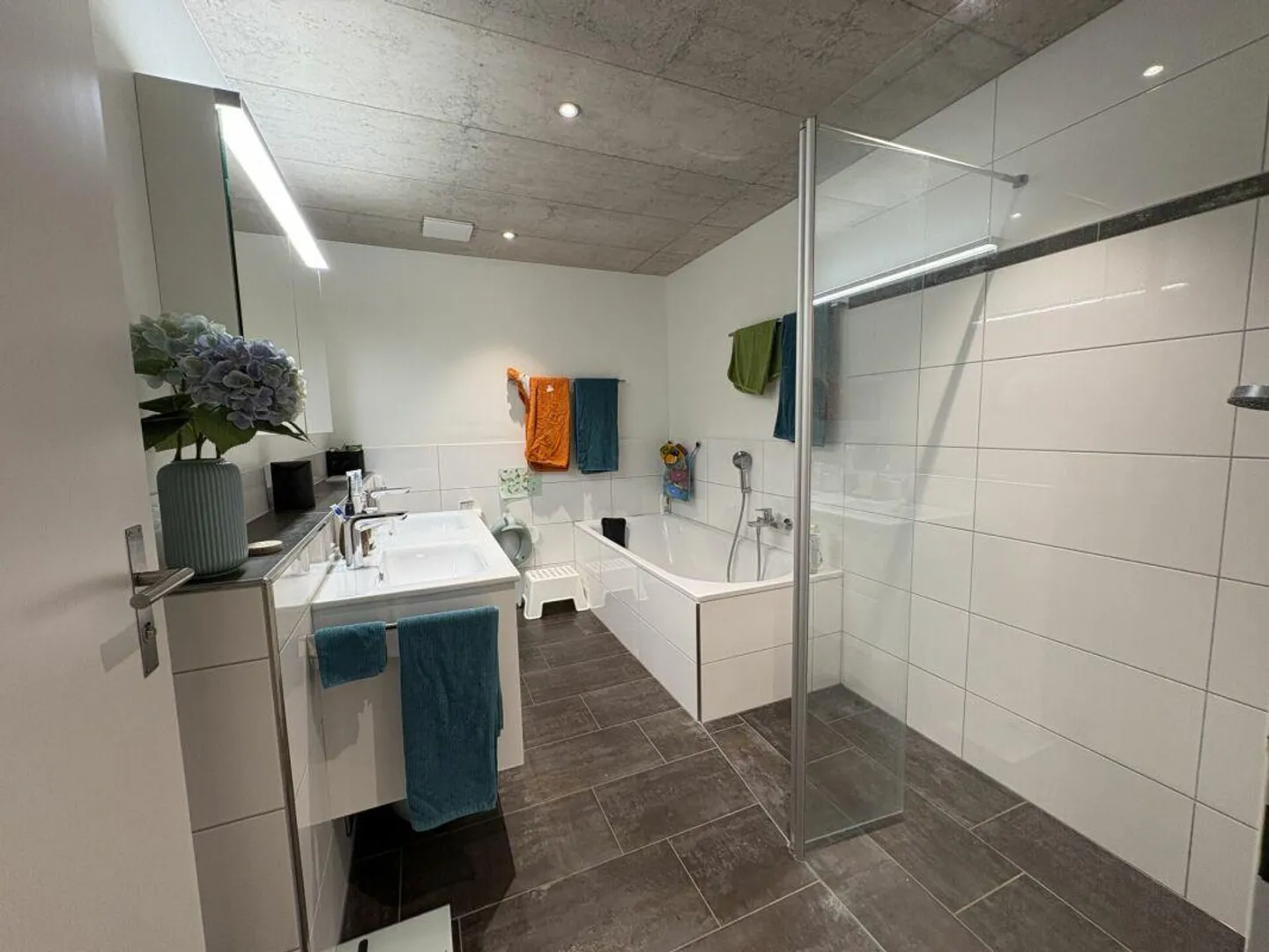 4.5-Room Ground Floor Apartment with Idyllic View into the Green - Photo 8 of 10
